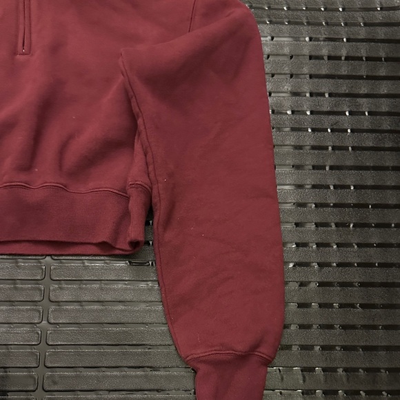 Aritzia Maroon Half-Zip Cropped Sweatshirt - Picture 2 of 10
